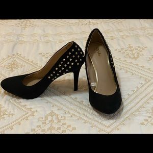 Pump it up black heels